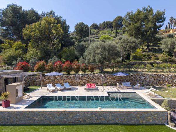 Sanary-sur-Mer – Villa avec piscine et appartement T3 indépendant