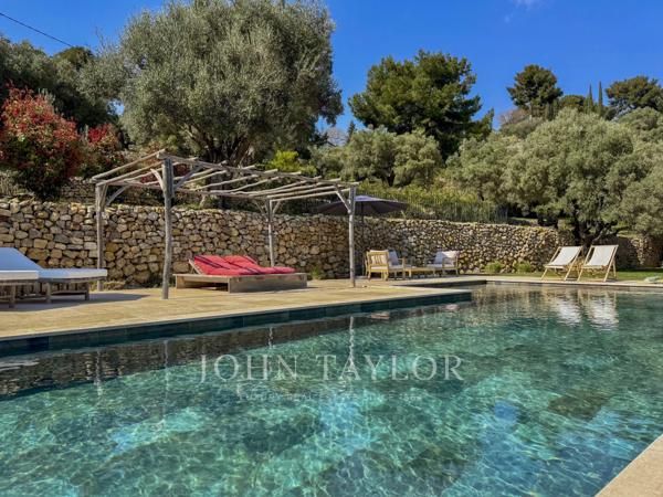 Sanary-sur-Mer – Villa avec piscine et appartement T3 indépendant