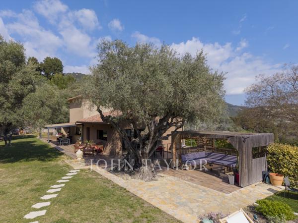 Sanary-sur-Mer – Villa avec piscine et appartement T3 indépendant