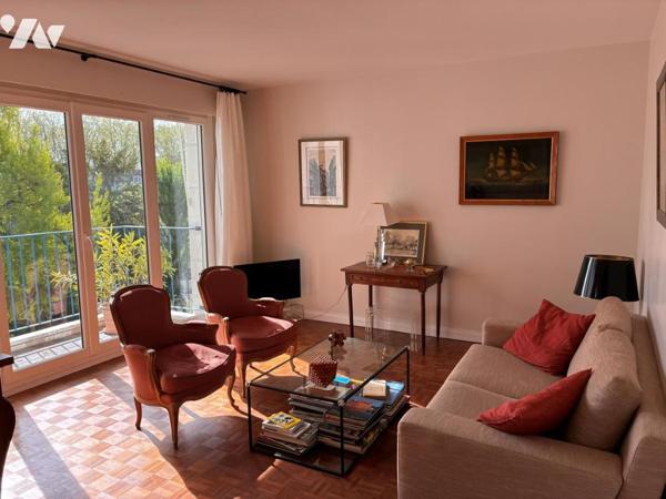 Appartement avec balcons 