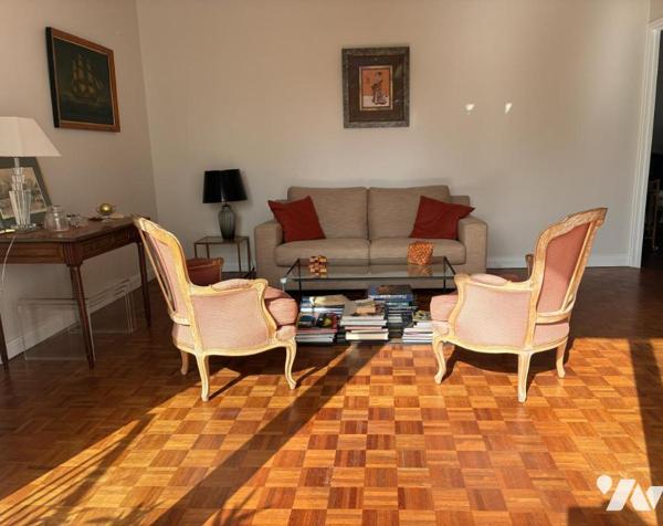 Appartement avec balcons 