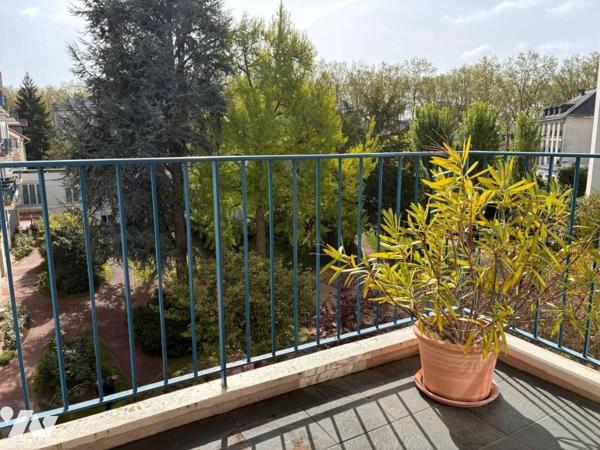Appartement avec balcons 
