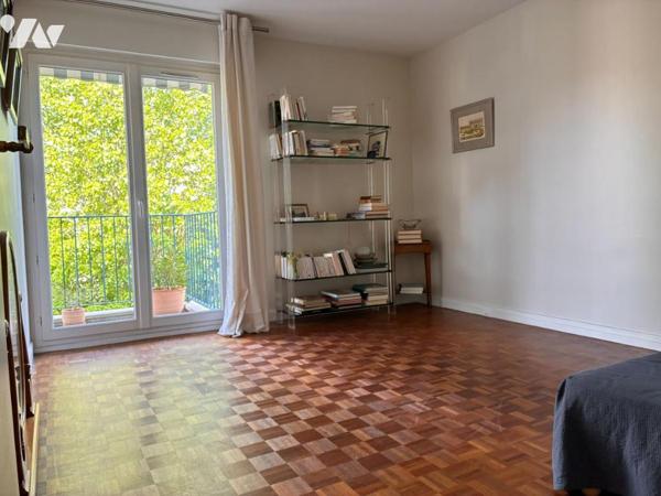 Appartement avec balcons 