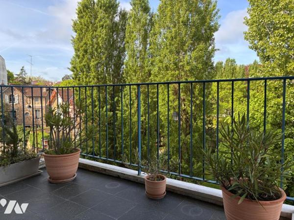 Appartement avec balcons 