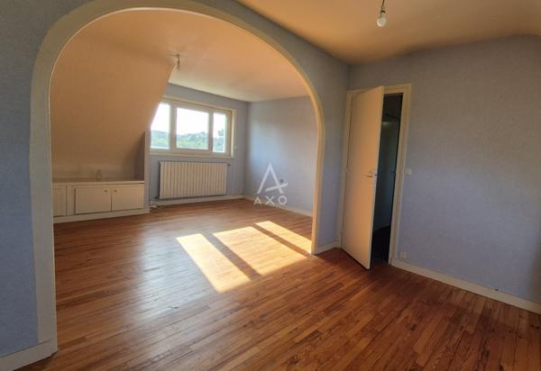 Grande maison à fort potentiel commercial et résidentiel  Emplacement PREMIUM à Morgat