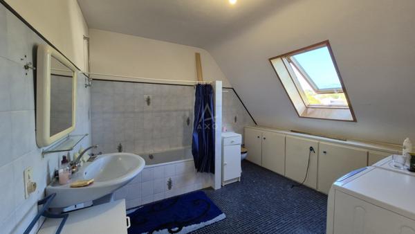 Grande maison à fort potentiel commercial et résidentiel  Emplacement PREMIUM à Morgat