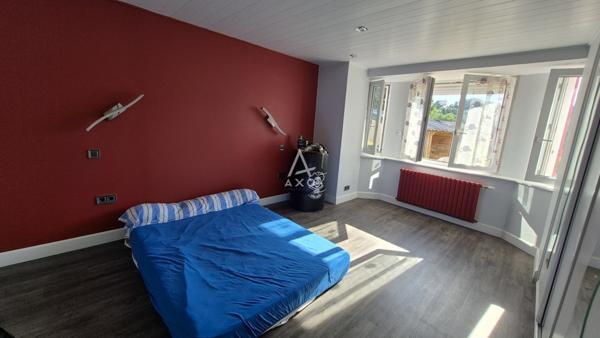 Grande maison à fort potentiel commercial et résidentiel  Emplacement PREMIUM à Morgat