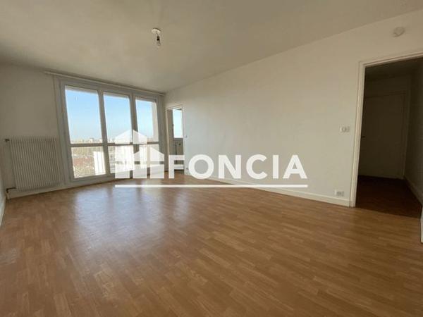 Location Studio 33.4 m² - 05 SENTIER DES PIOTTES Noisy Le Grand 93160