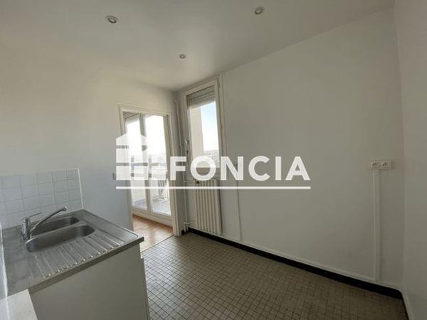 Location Studio 33.4 m² - 05 SENTIER DES PIOTTES Noisy Le Grand 93160