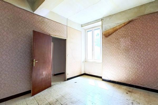 À VENDRE – BÂTISSE DE CARACTÈRE EN PIERRE AU CŒUR DES CORBIÈRES