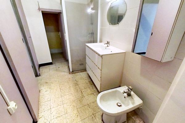 À VENDRE – BÂTISSE DE CARACTÈRE EN PIERRE AU CŒUR DES CORBIÈRES