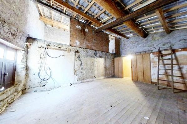 À VENDRE – BÂTISSE DE CARACTÈRE EN PIERRE AU CŒUR DES CORBIÈRES