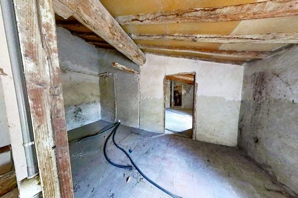 À VENDRE – BÂTISSE DE CARACTÈRE EN PIERRE AU CŒUR DES CORBIÈRES