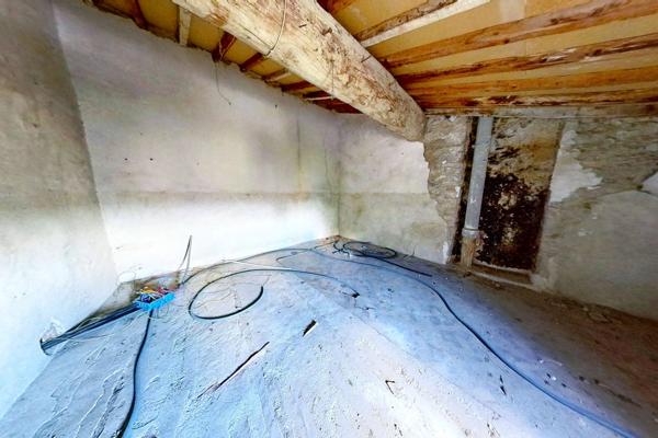 À VENDRE – BÂTISSE DE CARACTÈRE EN PIERRE AU CŒUR DES CORBIÈRES