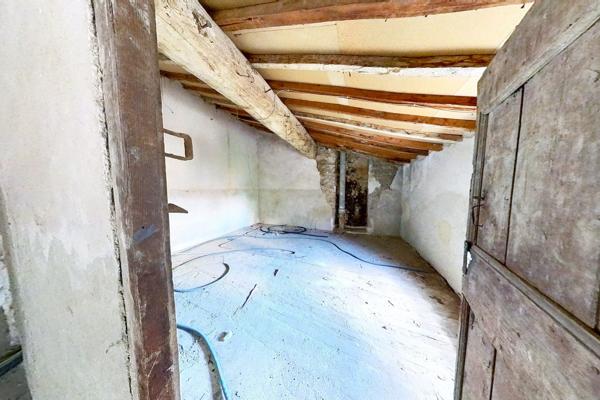 À VENDRE – BÂTISSE DE CARACTÈRE EN PIERRE AU CŒUR DES CORBIÈRES