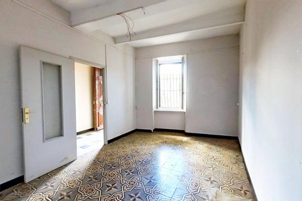 À VENDRE – BÂTISSE DE CARACTÈRE EN PIERRE AU CŒUR DES CORBIÈRES