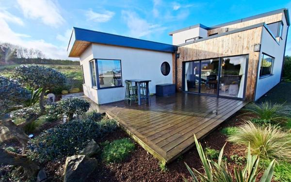 Maison à vendre    5 pièces •  Locquirec