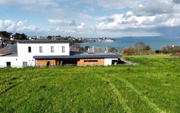 Maison à vendre    5 pièces •  Locquirec