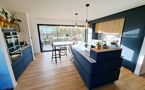 Maison à vendre    5 pièces •  Locquirec