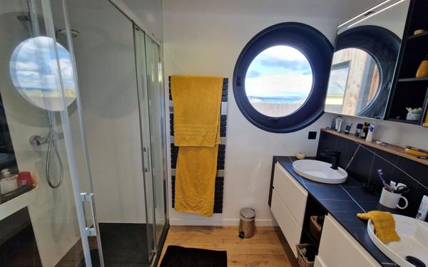 Maison à vendre    5 pièces •  Locquirec