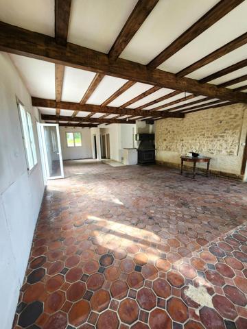 Maison à SAINT-JEAN-D'ANGELY, 17400 - 4 pièces 130m²