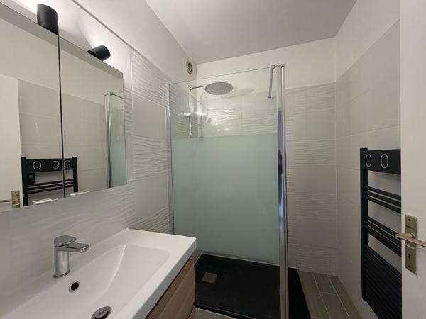 AIX EN PROVENCE - A LOUER -  T2 - LA TORSE + GARAGE + TERRASSE