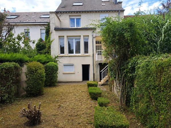 Vente                                                      Maison de ville
                        
                     8 pièces                      168 m2                     à Charleville-Mézières