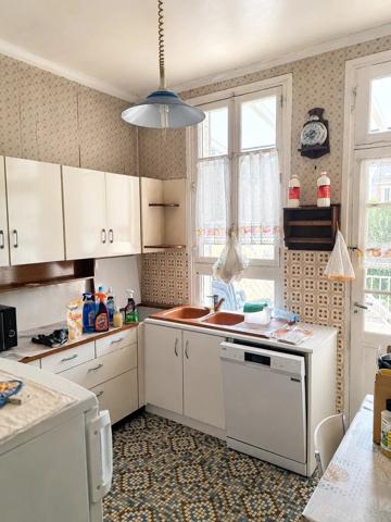 Vente                                                      Maison de ville
                        
                     8 pièces                      168 m2                     à Charleville-Mézières