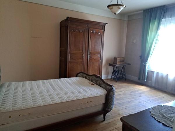 Vente                                                      Maison de ville
                        
                     8 pièces                      168 m2                     à Charleville-Mézières