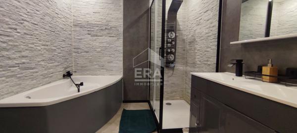 Maison Vriange 6 pièce(s) 161 m2 avec terrain, garage, terrasse...