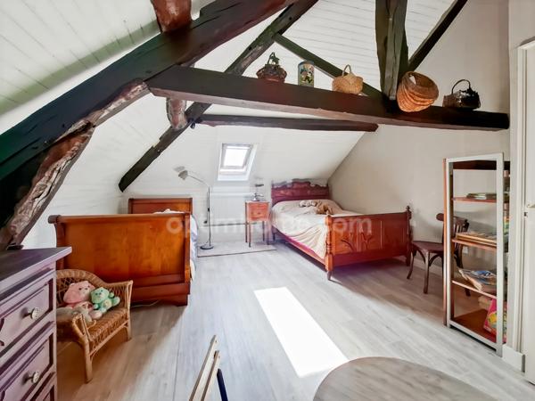 Propriété de charme avec piscine et dépendances à Espinasse-Vozelle