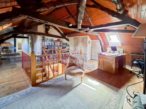 Propriété de charme avec piscine et dépendances à Espinasse-Vozelle