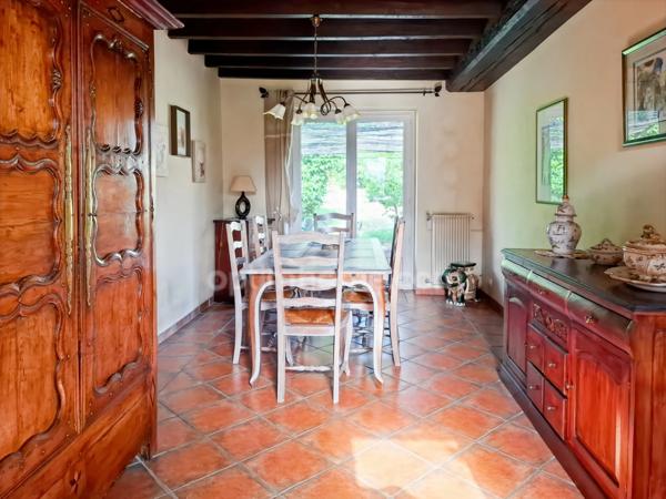 Propriété de charme avec piscine et dépendances à Espinasse-Vozelle