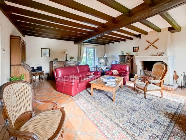 Propriété de charme avec piscine et dépendances à Espinasse-Vozelle