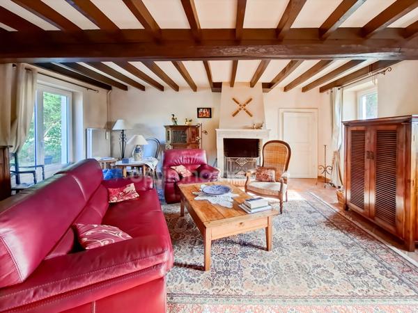 Propriété de charme avec piscine et dépendances à Espinasse-Vozelle