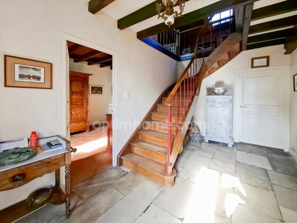 Propriété de charme avec piscine et dépendances à Espinasse-Vozelle