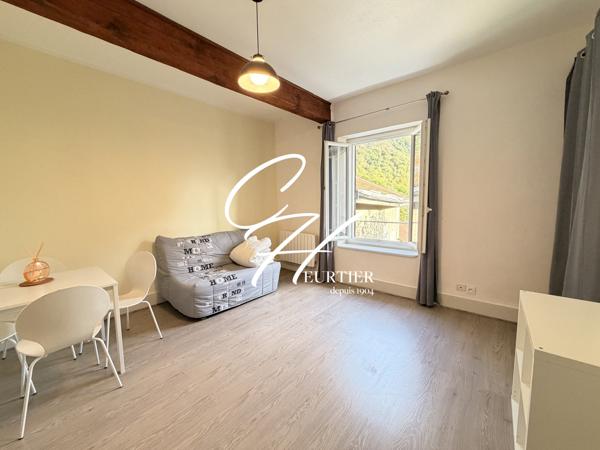 ST EGREVE - APPARTEMENT T1 - MEUBLE