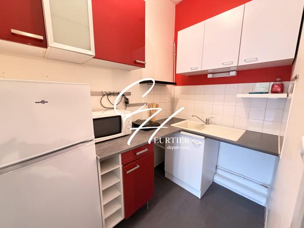 ST EGREVE - APPARTEMENT T1 - MEUBLE