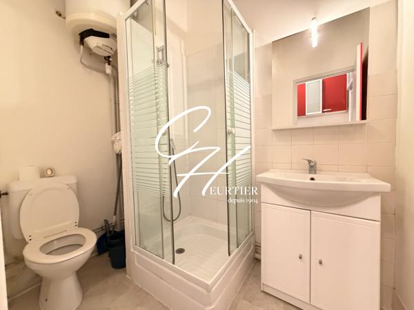 ST EGREVE - APPARTEMENT T1 - MEUBLE