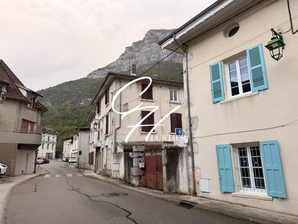 ST EGREVE - APPARTEMENT T1 - MEUBLE