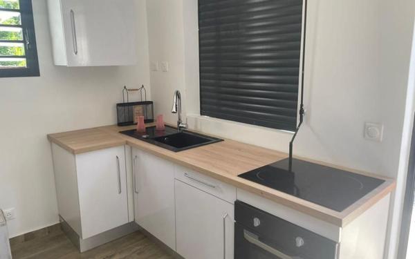 Maison à louer    2 pièces •  Les Abymes