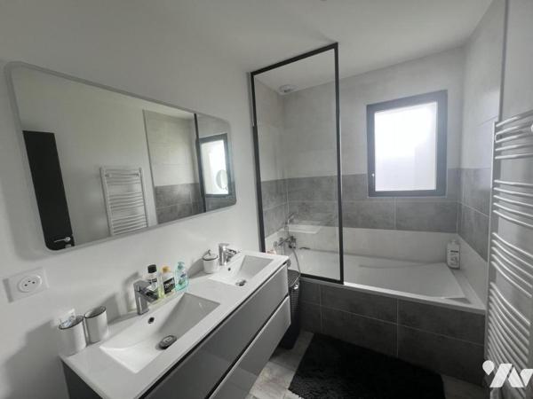 INZINZAC LOCHRIST proche bourg maison de 2022 de type 5 en parfait état sur 346 M² de terrain