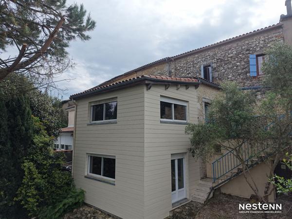 A Vendre Maison de ville en pierre de 136 m² avec jardin au coeur de Gondrin