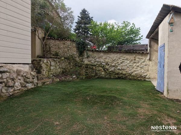 A Vendre Maison de ville en pierre de 136 m² avec jardin au coeur de Gondrin