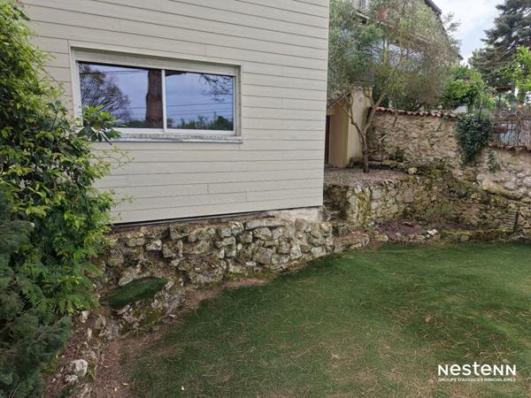A Vendre Maison de ville en pierre de 136 m² avec jardin au coeur de Gondrin