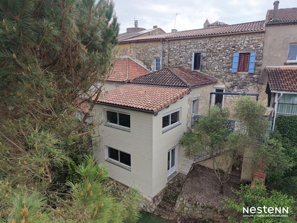 A Vendre Maison de ville en pierre de 136 m² avec jardin au coeur de Gondrin