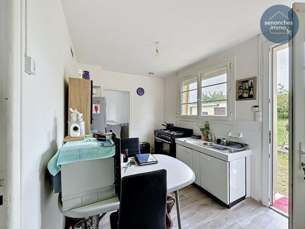 Maison de plain-pied à vendre à Senonches  Un bien fonctionnel avec jardin, garage et fort potentiel