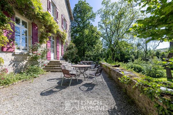 Propriété au grand charme avec ses 3 bâtis en pierre pour de multiples projets