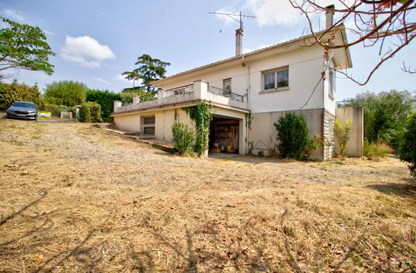 FOULAYRONNES - Maison lumineuse de 190m² avec garage et jardin située au calme dans un quartier recherché