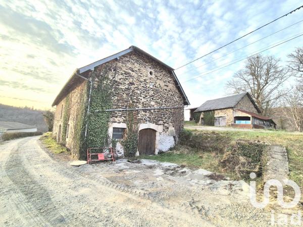 Maison traditionnelle 6 pièces de 138 m² à Bar (19800)